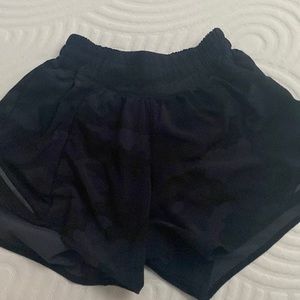 lululemon camo hotty hots 4inch